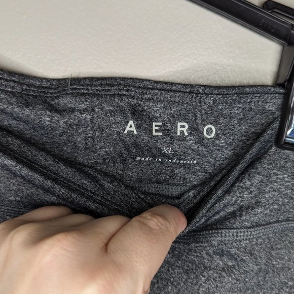 Aero Grey Capri Leggings XL EUC - Picture 3 of 6
